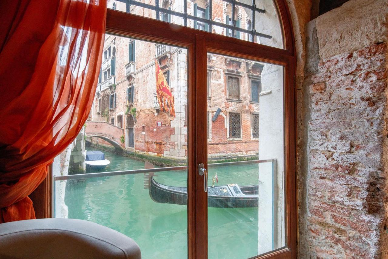 Casa Manina Sul Ponte - Your Private Canal View Venesia Bagian luar foto
