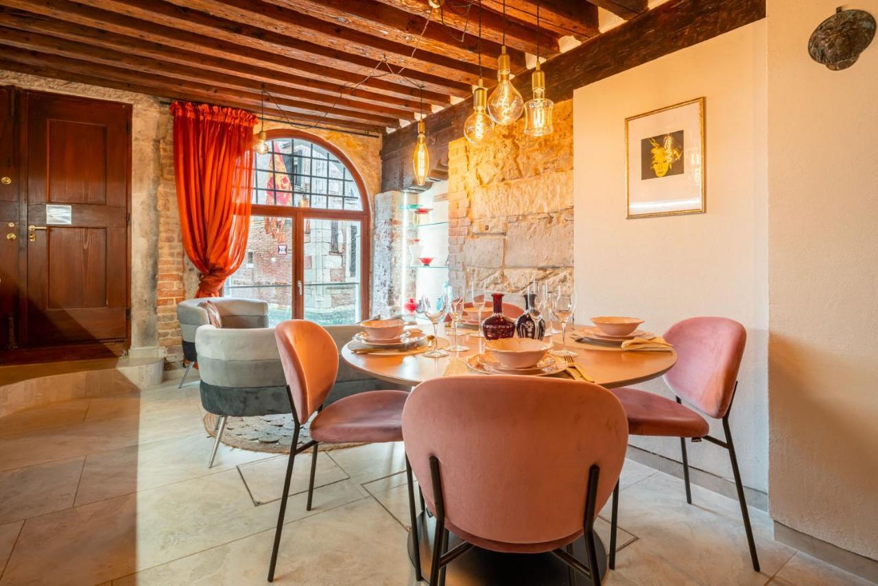 Casa Manina Sul Ponte - Your Private Canal View Venesia Bagian luar foto