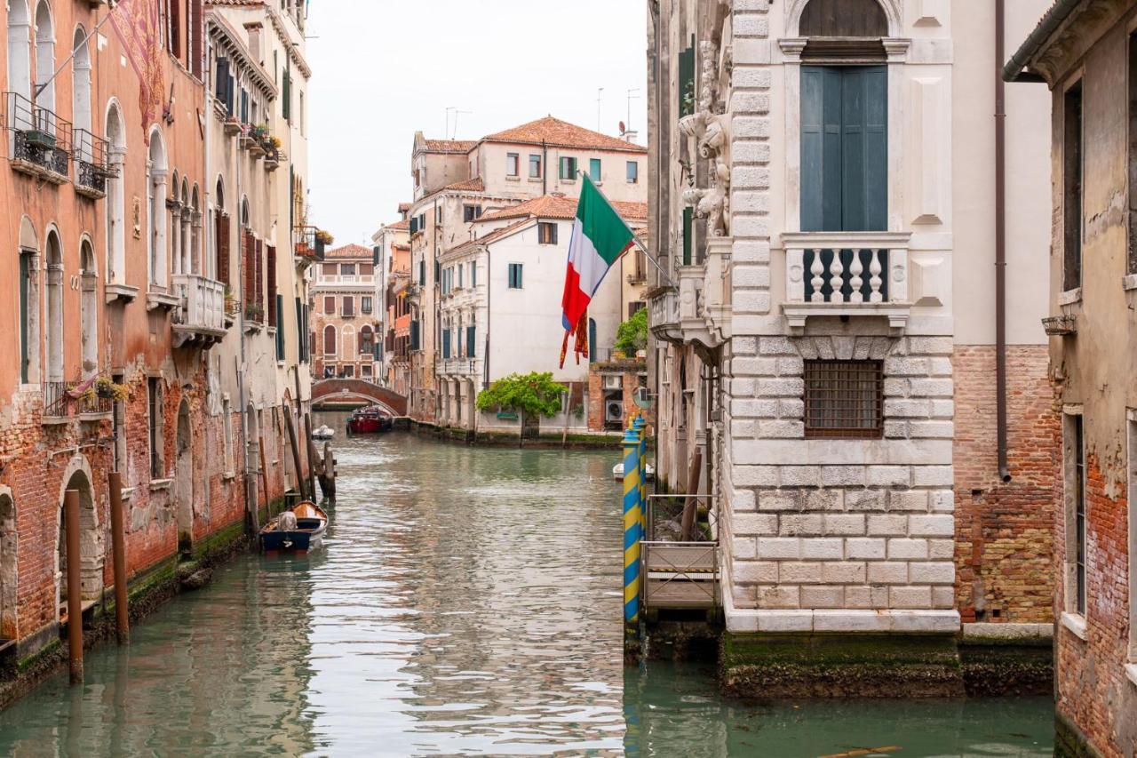 Casa Manina Sul Ponte - Your Private Canal View Venesia Bagian luar foto