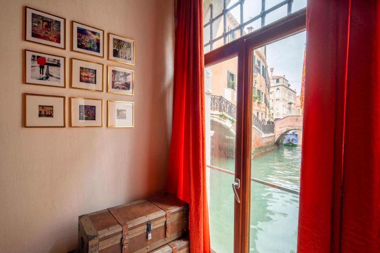 Casa Manina Sul Ponte - Your Private Canal View Venesia Bagian luar foto