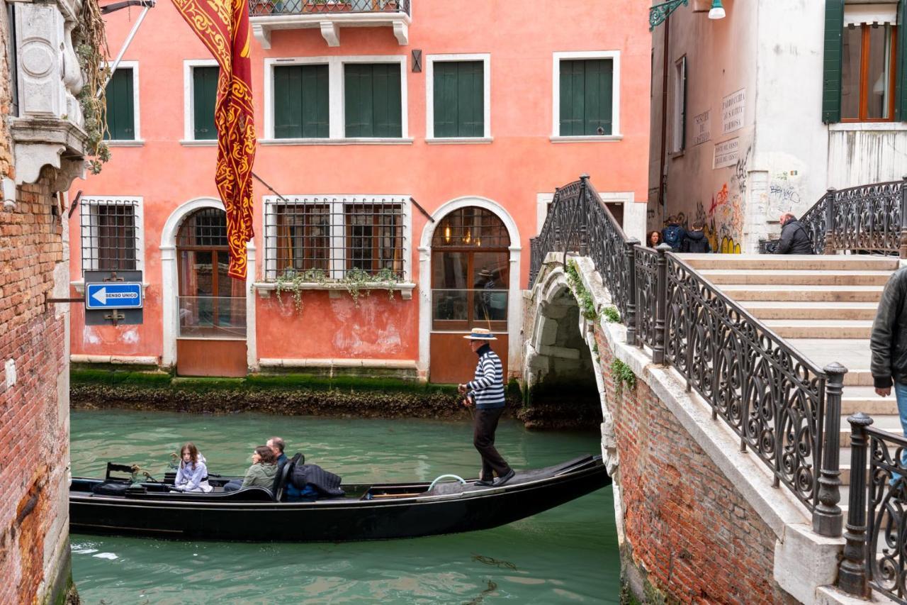 Casa Manina Sul Ponte - Your Private Canal View Venesia Bagian luar foto