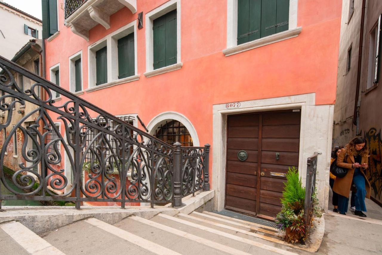 Casa Manina Sul Ponte - Your Private Canal View Venesia Bagian luar foto