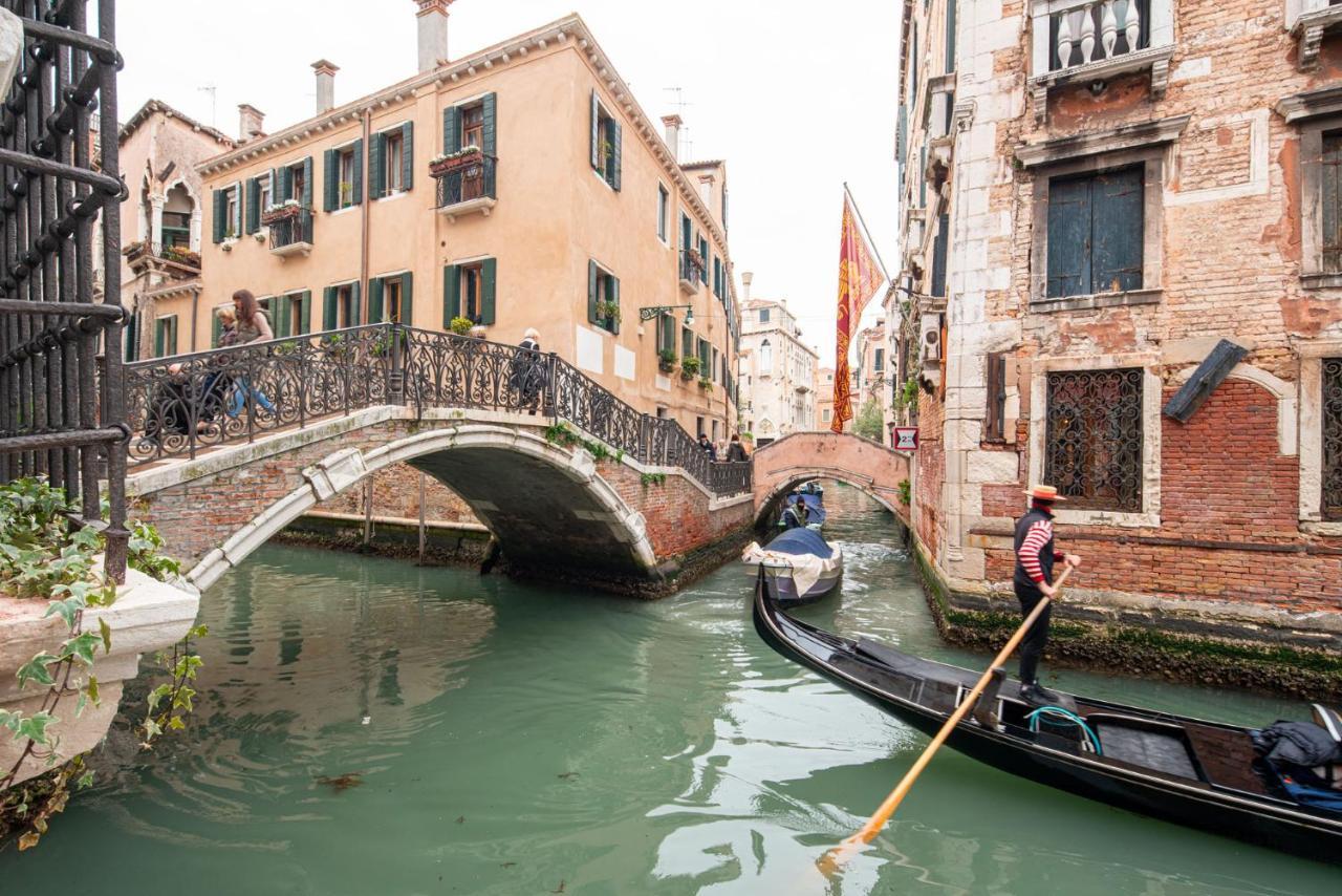 Casa Manina Sul Ponte - Your Private Canal View Venesia Bagian luar foto