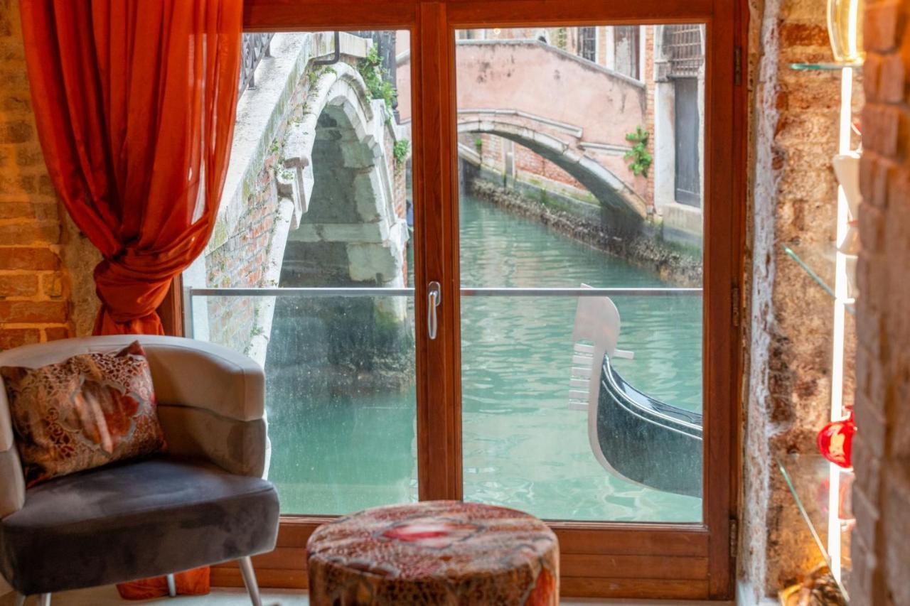 Casa Manina Sul Ponte - Your Private Canal View Venesia Bagian luar foto