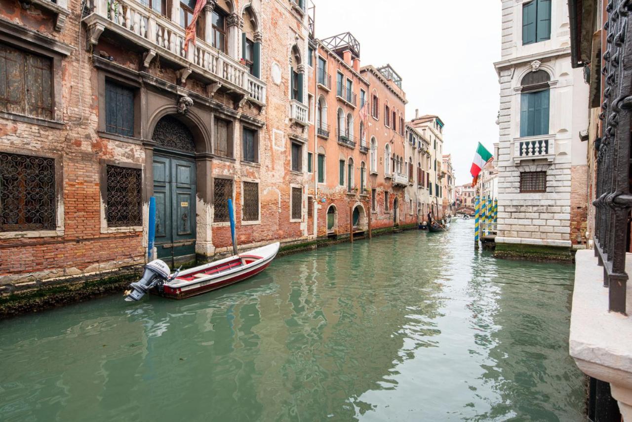 Casa Manina Sul Ponte - Your Private Canal View Venesia Bagian luar foto