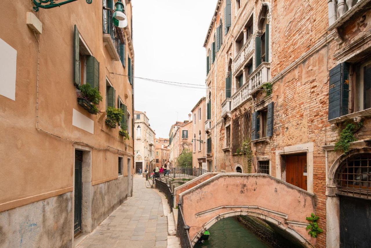 Casa Manina Sul Ponte - Your Private Canal View Venesia Bagian luar foto